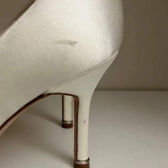 Manolo Blahnik Hangisi Satin Bridal Pumps 90 with Blue Crystal Buckles 35.5 - Picture 5 of 15